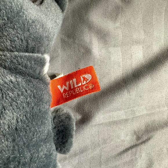 WILD REPUBLIC Gray Shark Plush 15" - Picture 8 of 13